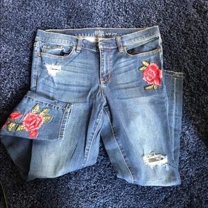 Rose Embroidered Ankle Jeans 12